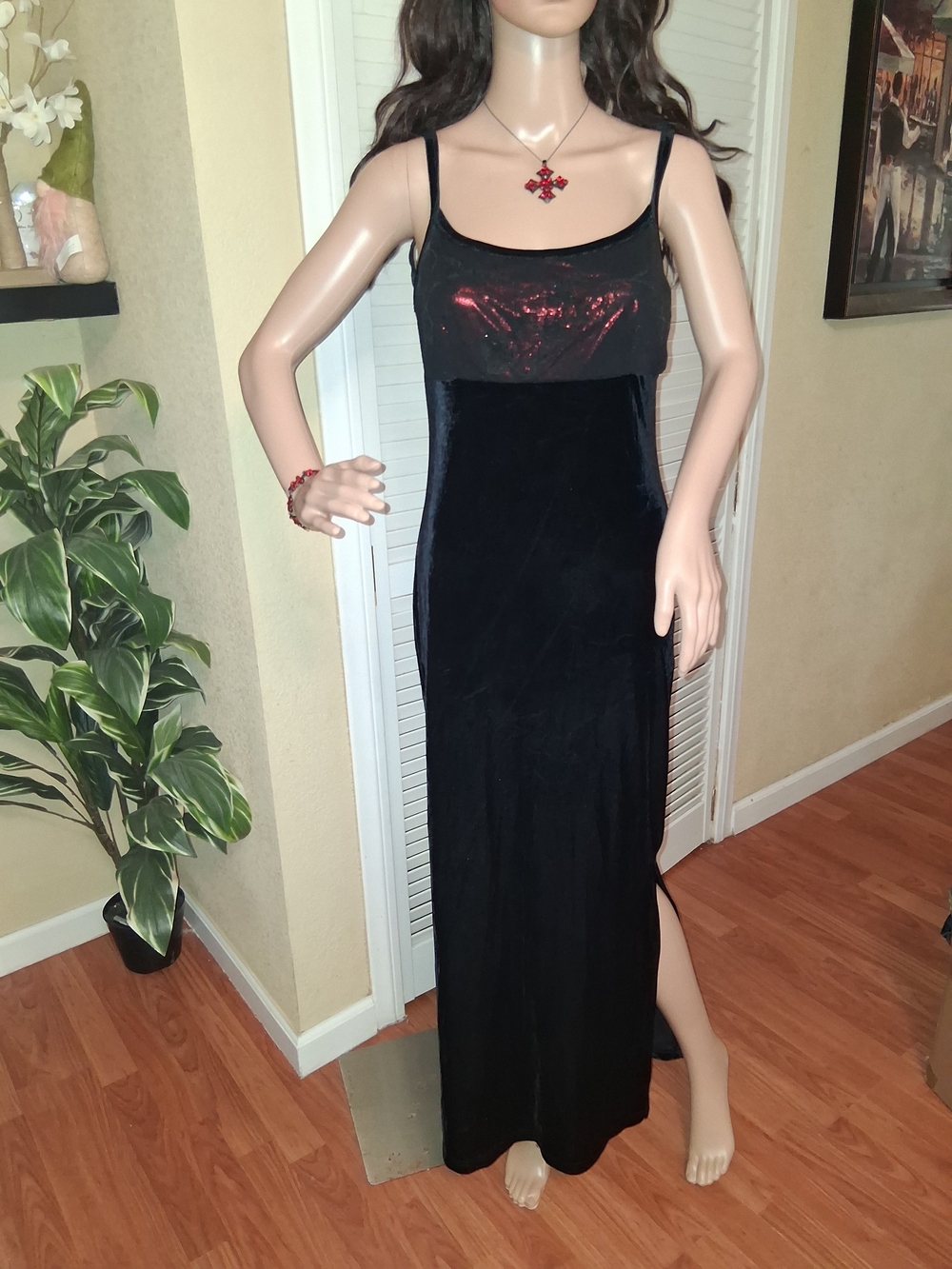 VTG gothic 1990s floor-length maxi dress from the iconic mall brand 5-7-9